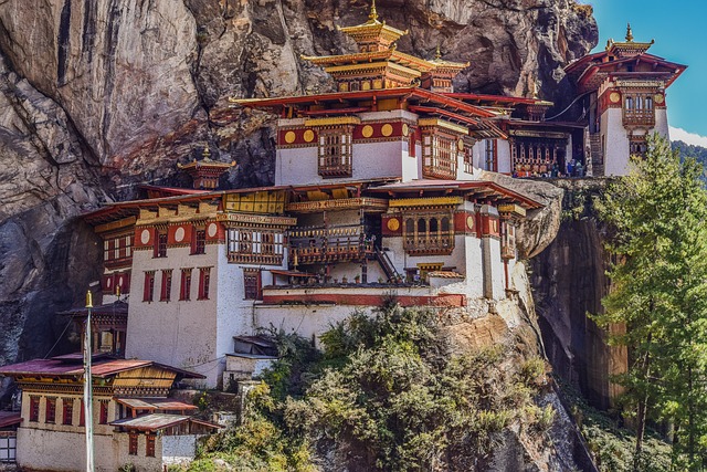 VIAGGI INSOLITI – BHUTAN  FESTIVAL DI PARO 02 apr 25